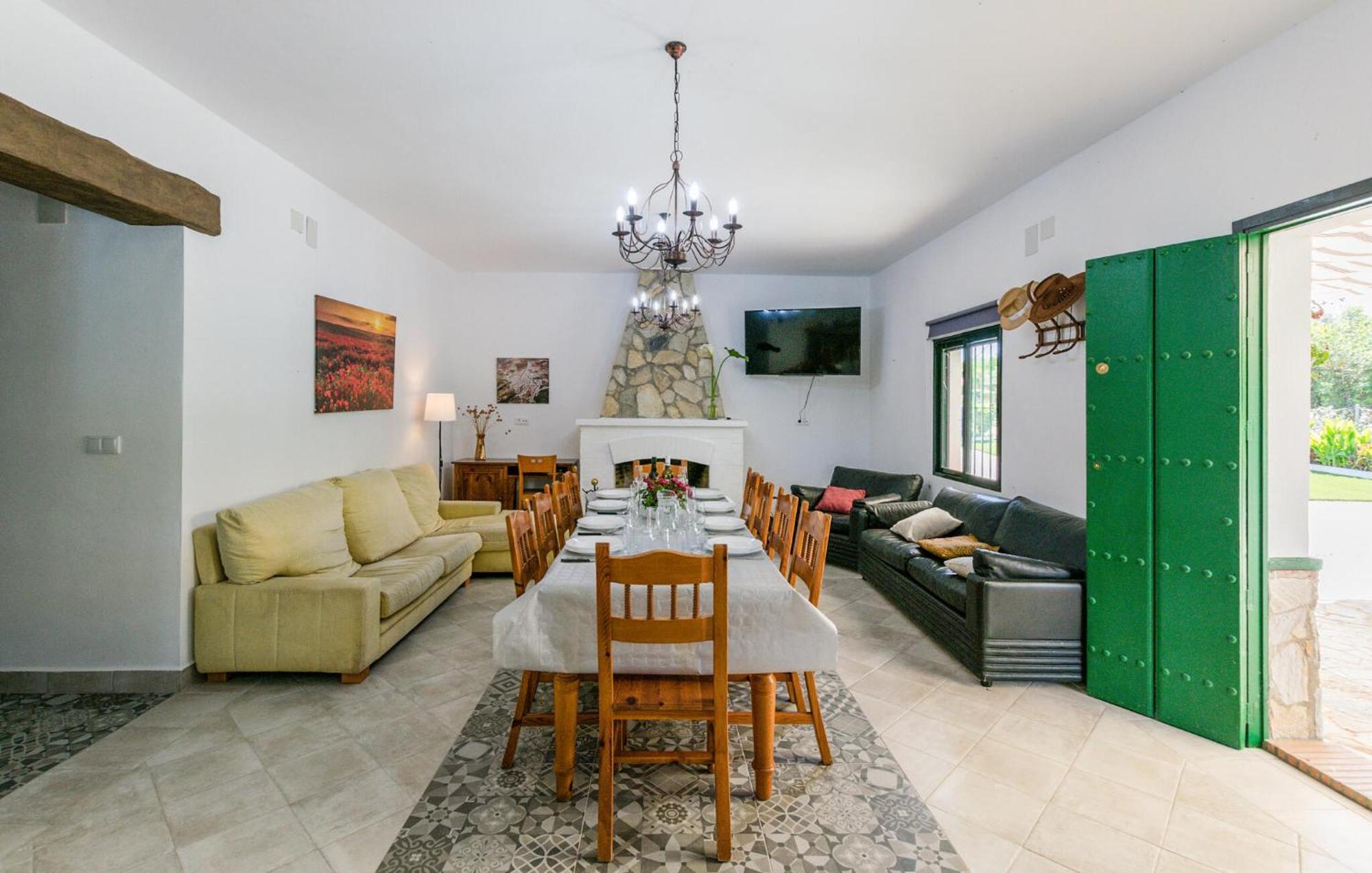 6 Bedroom Amazing Home In La Puebla De Los Infan La Puebla de los Infantes Bagian luar foto